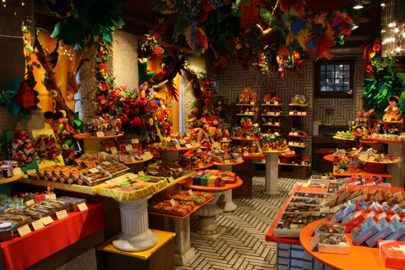 vente-TOUET DE L ESCARENE-min_candy_store_chocolate_shop_chocolate_switzerland-393515