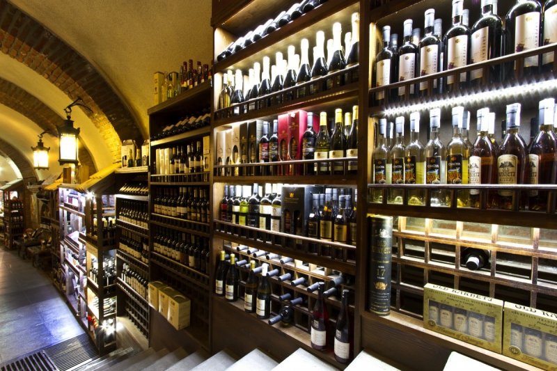 vente-TOUET DE L ESCARENE-min_world_street_travel_shop_canon_georgia_wine_bottles-429767